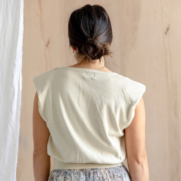 LIKE NEW Dreamers by Debut cream crop sweater vest, M/L - Picture 4 of 7